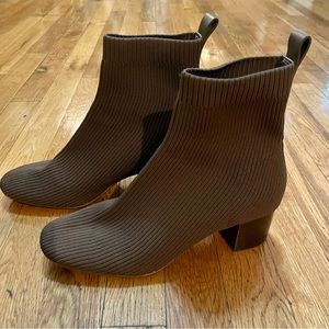 Everlane Glove Boot | Sz 8 | Brown **This color is sold out at Everlane**